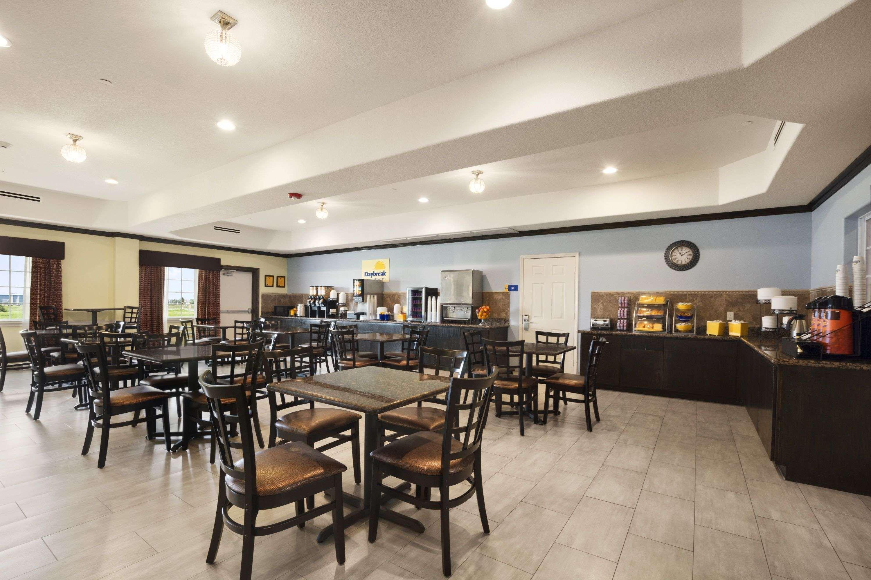 Days Inn & Suites By Wyndham Galveston West/Seawall Exteriör bild