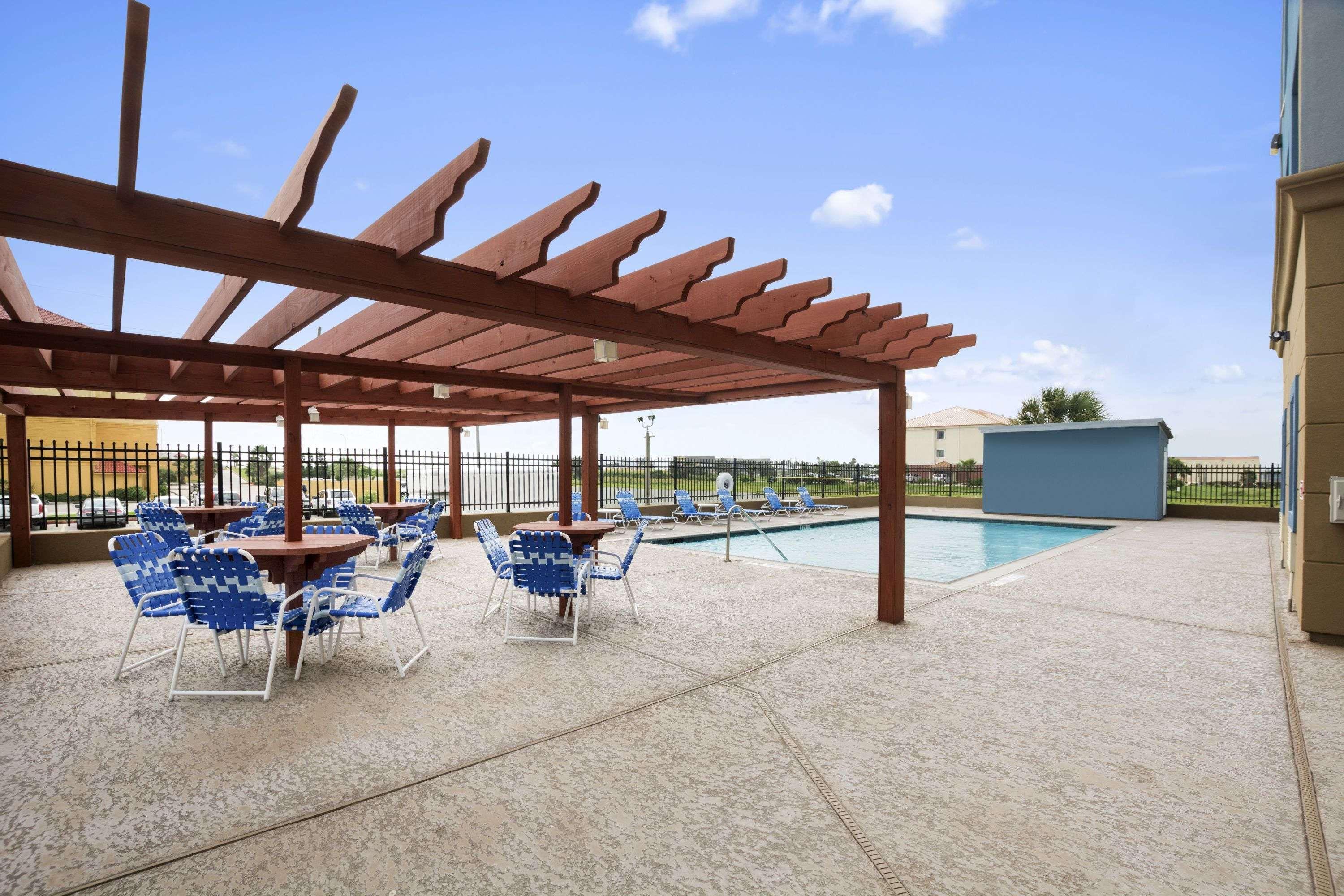 Days Inn & Suites By Wyndham Galveston West/Seawall Exteriör bild