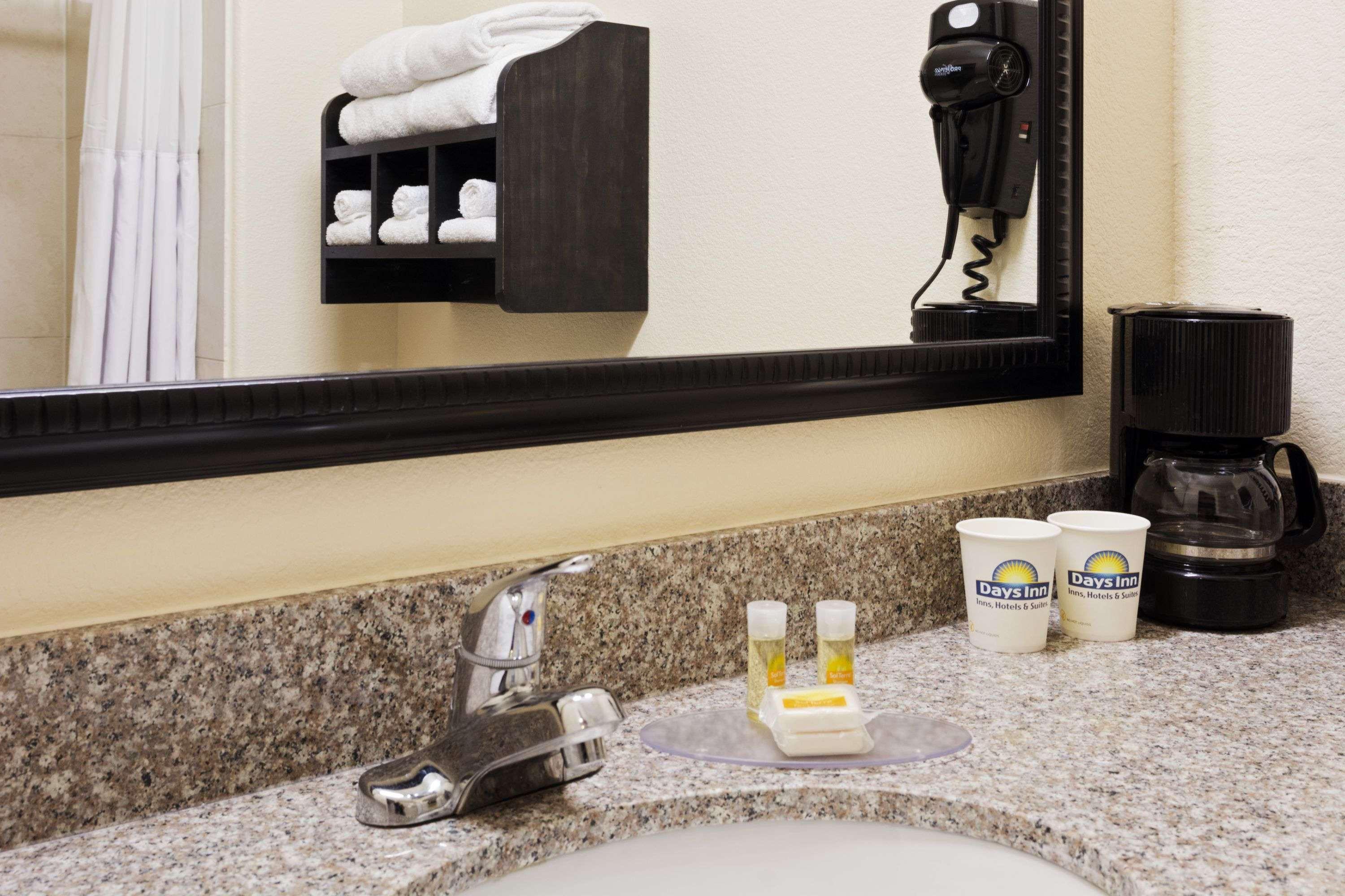Days Inn & Suites By Wyndham Galveston West/Seawall Exteriör bild
