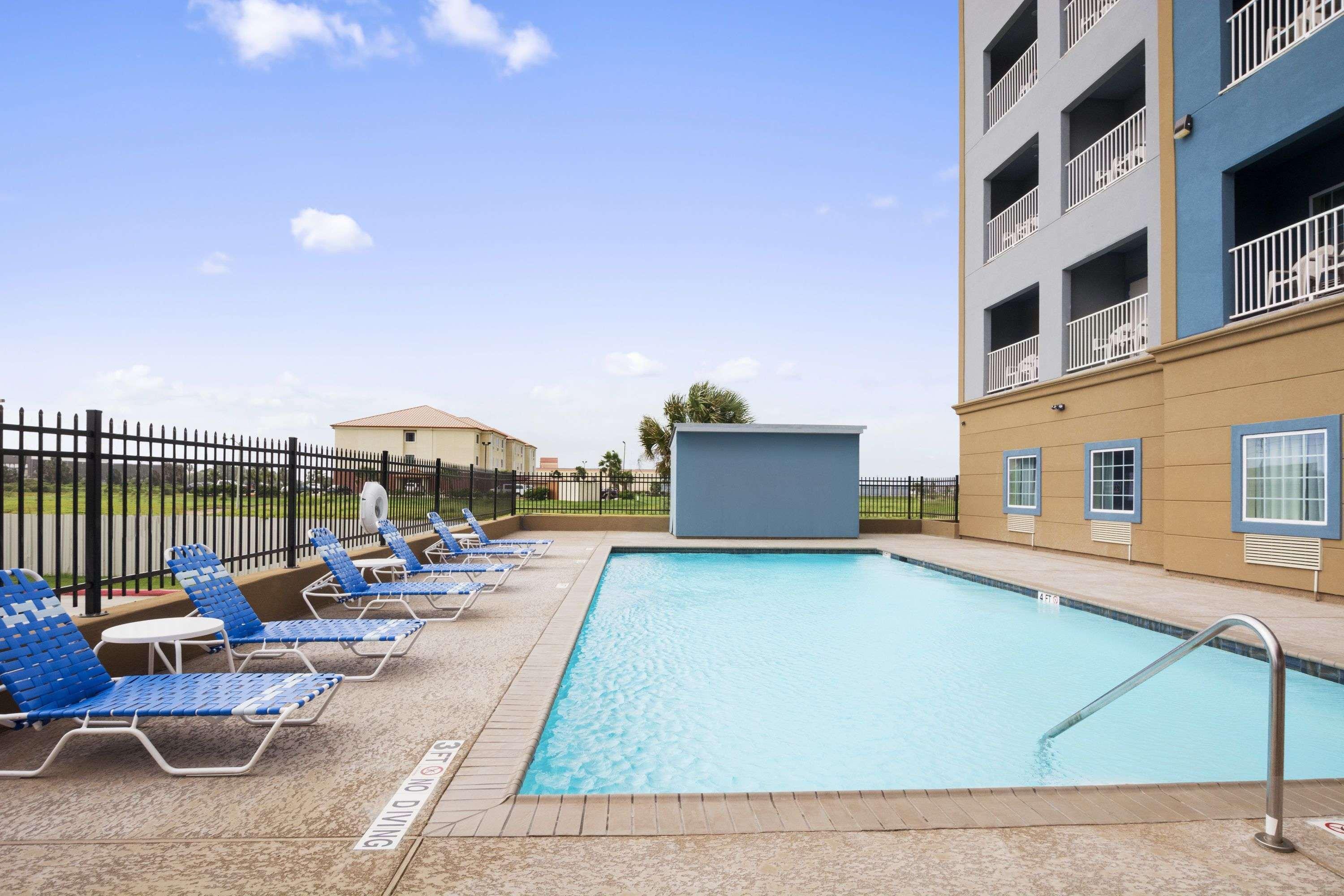 Days Inn & Suites By Wyndham Galveston West/Seawall Exteriör bild