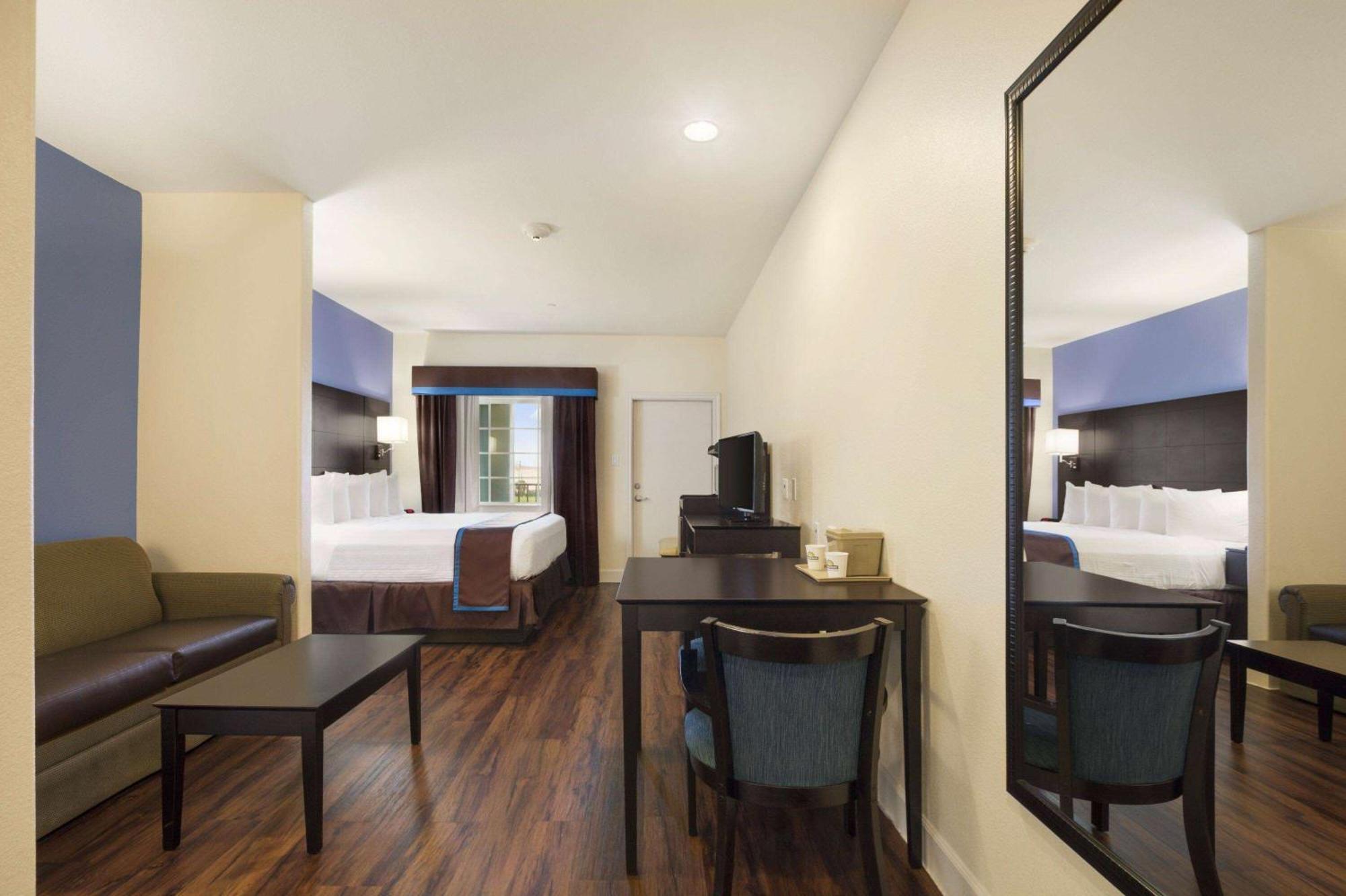 Days Inn & Suites By Wyndham Galveston West/Seawall Exteriör bild